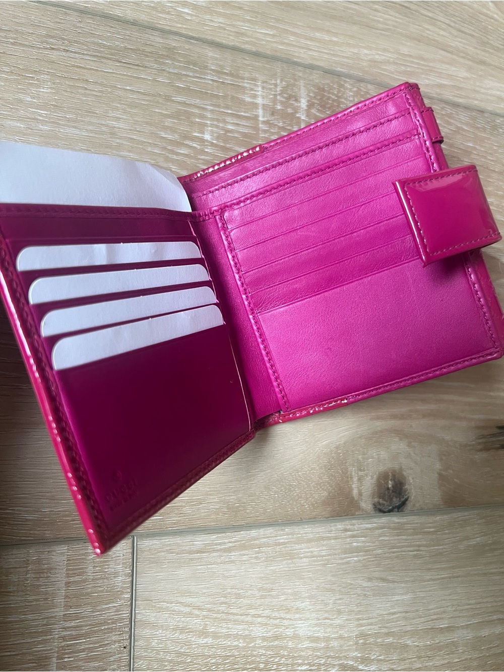 GUCCI Magenta Patent Micro Guccissima Compact Wallet - Picture 7 of 12